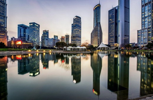 爱上海：Strolling along the Shanghai Binjiang, feeling the future light of this city