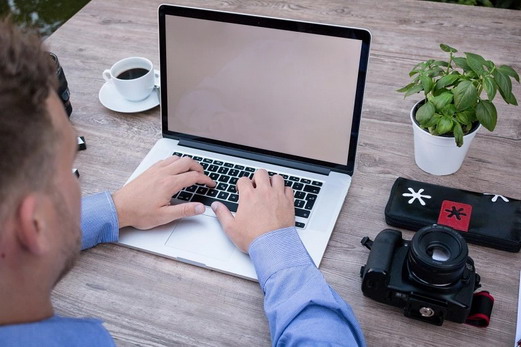 爱上海：Strolling along the Shanghai Binjiang, feeling the future light of this city